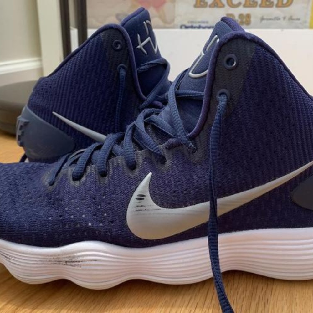 Nike Hyperdunks - Picture 3 of 3